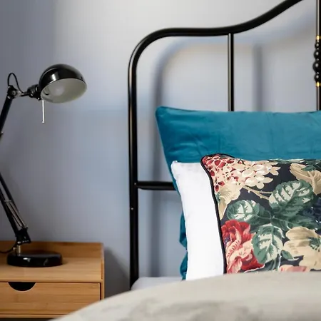 Hala Mirowska Stylish Apartment Warsaw